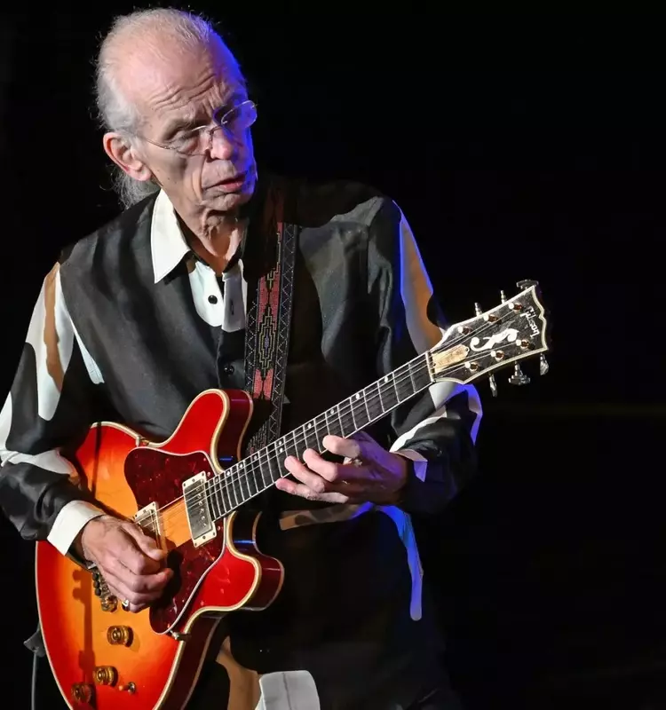 Yes Postpones European Tour Due to Guitarist Steve Howe's Essential Surgery