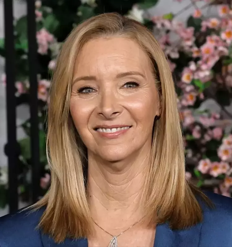 Lisa Kudrow Criticizes Modern Sitcoms for Lack of Bold Humor