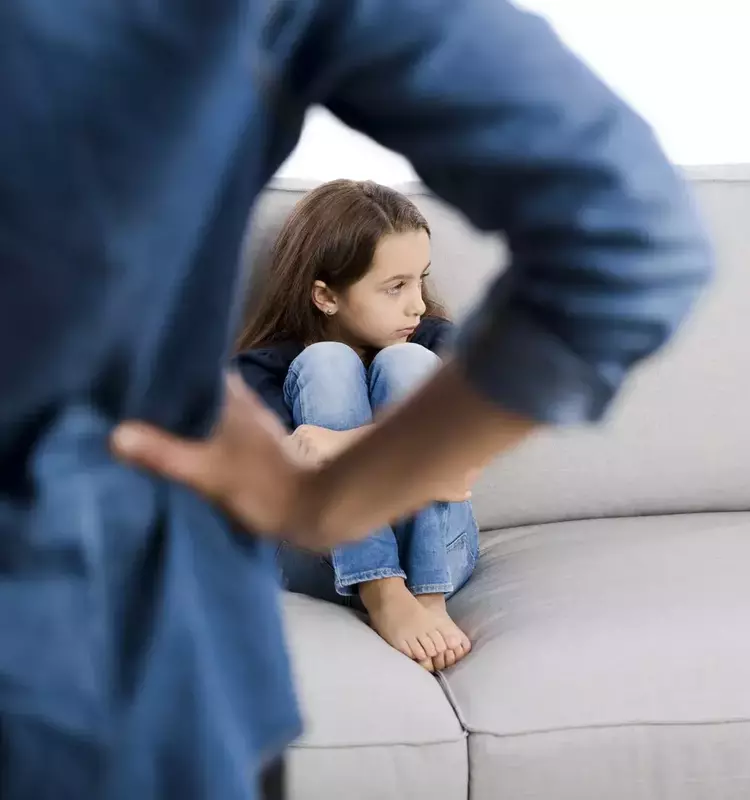 Understanding Authoritarian Parenting: Characteristics, Benefits, Drawbacks, and Alternatives