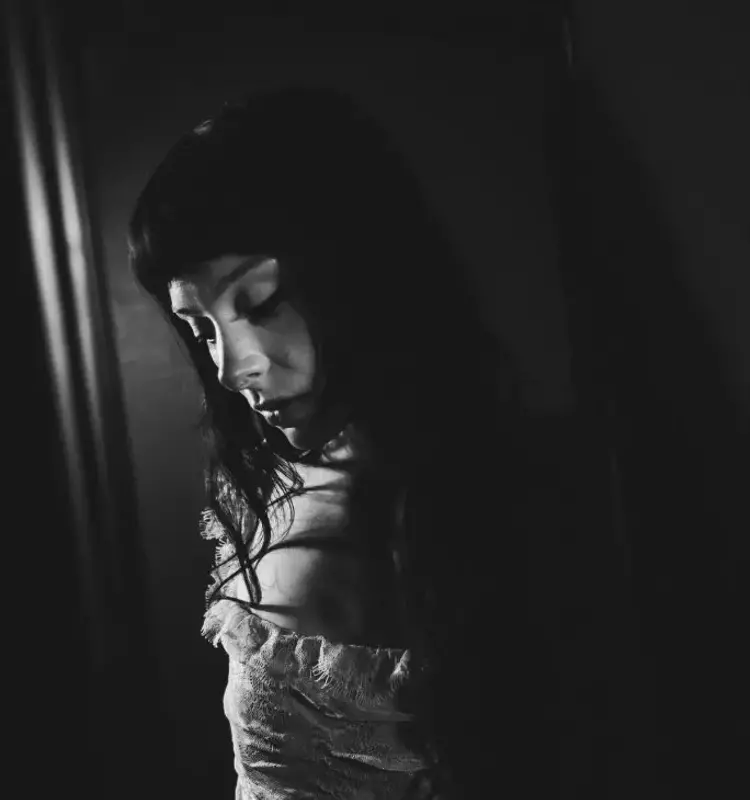 Holly Humberstone Unveils Personal Journey Behind Sophomore Album 'Cruel World'