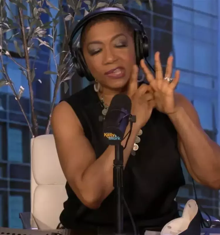 Live Personality Deja Vu Discloses Bell's Palsy Diagnosis