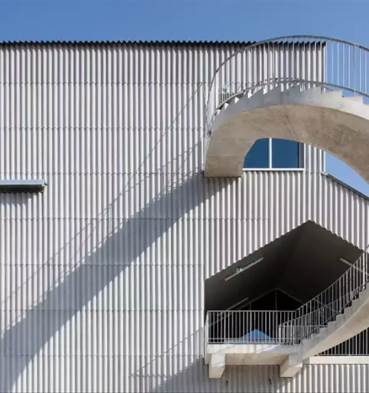Les Panneaux Ondulés Eternit et l'ITE : Une Évolution Architecturale Déterminante