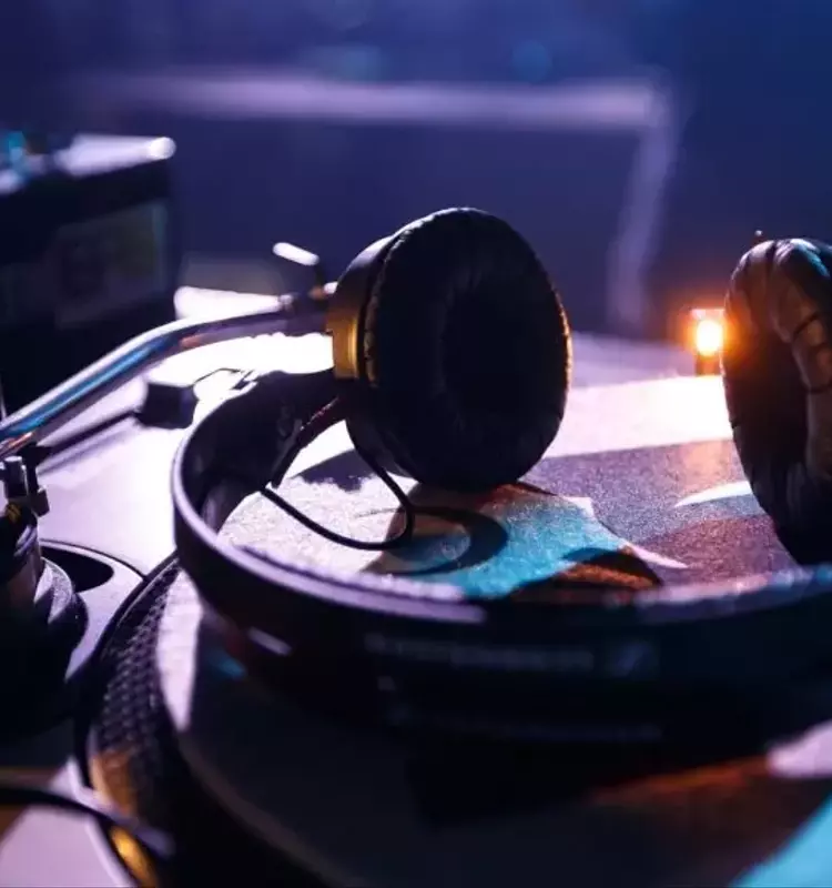 Novità Discografiche: Gli Album e Singoli in Uscita il 10 Aprile