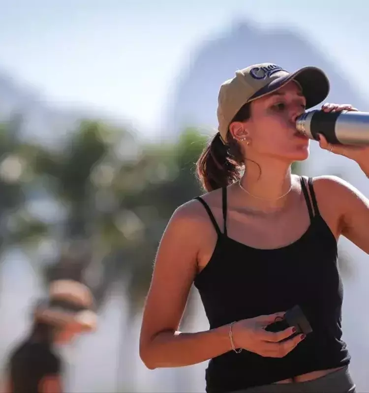 Descubre los Peligros Ocultos de las Botellas Reutilizables Mal Limpiadas y Protege tu Salud