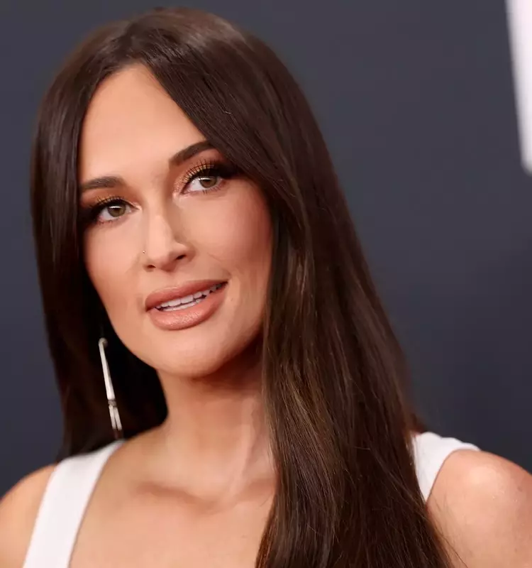 Kacey Musgraves Reports Mid-Flight UFO Encounter