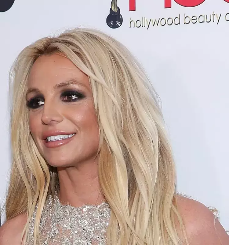 Britney Spears Enters Rehabilitation After DUI Incident