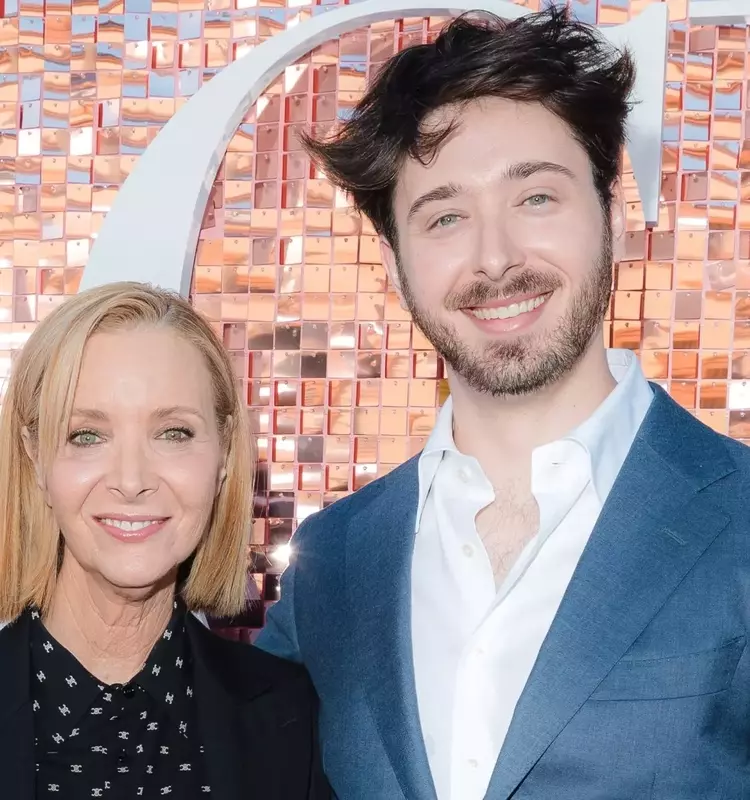 Lisa Kudrow Casts Son Julian Stern in ‘The Comeback’ Finale