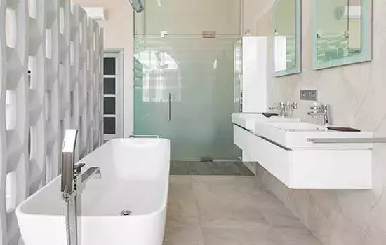 La Ducha es el Punto Más Vulnerable del Hogar para los Adultos Mayores