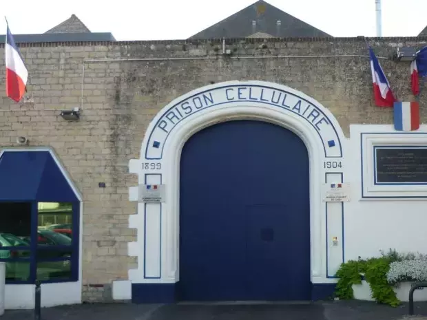 L'État Français Cède Ses Propriétés Immobilières : Une Stratégie de Vente Malgré la Baisse des Revenus