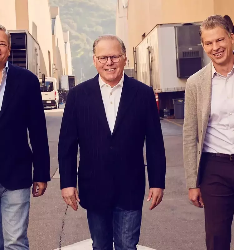 Hollywood Debates Warner Bros. Discovery Sale: Paramount vs. Netflix