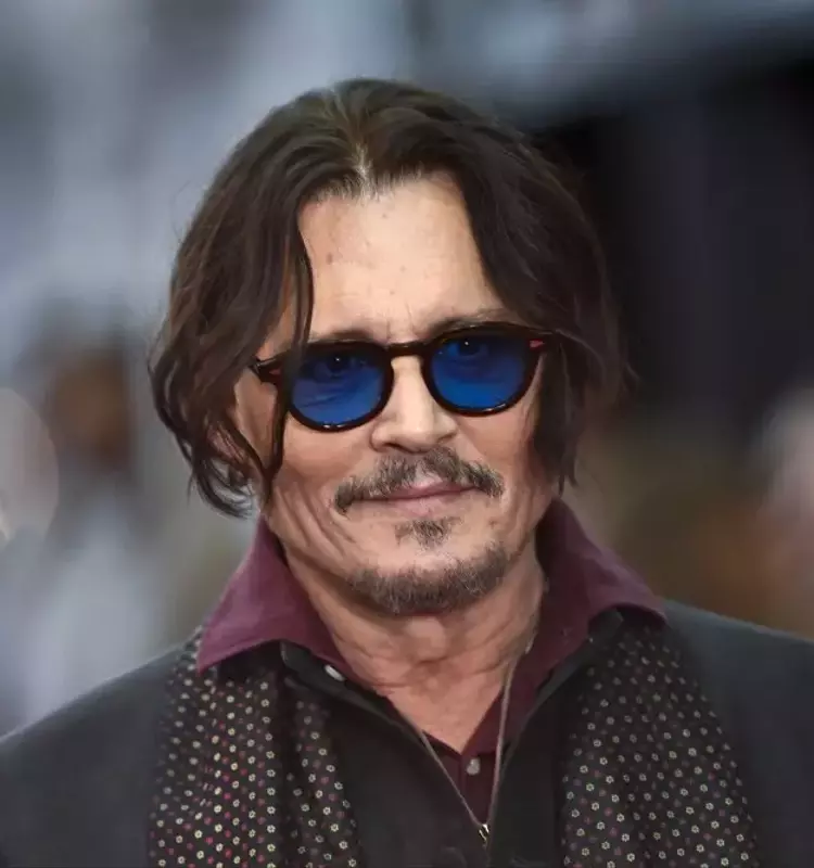 Johnny Depp Transforms into Scrooge for 'Ebenezer: A Christmas Carol,' Premiering First Footage at CinemaCon