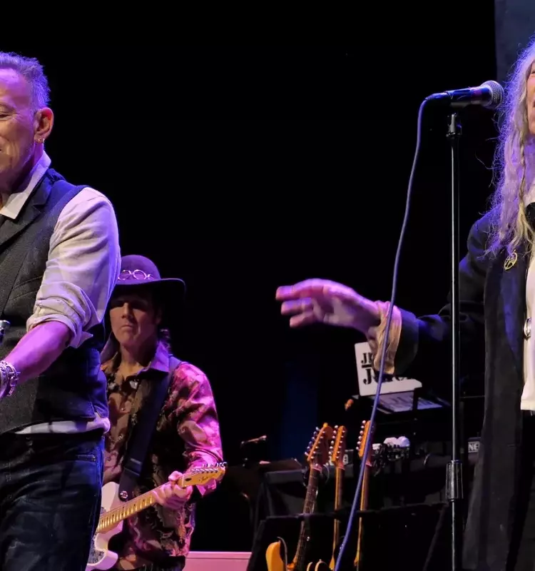 Music Icons Unite at American Music Honors for Unforgettable Performances