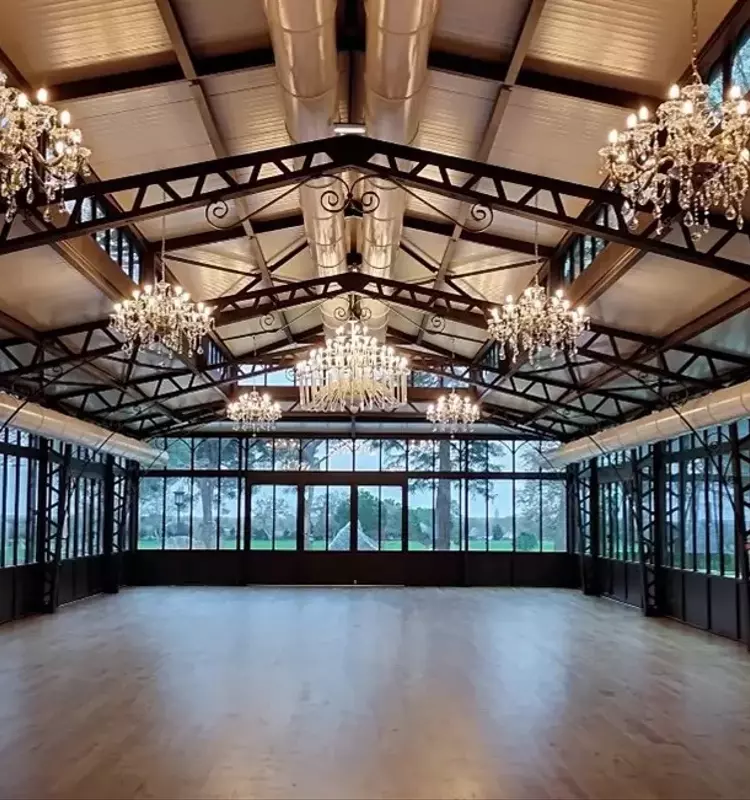 Le Château de Montreuil : Une Réussite de Rénovation Exemplaire et Durable Près de Nantes