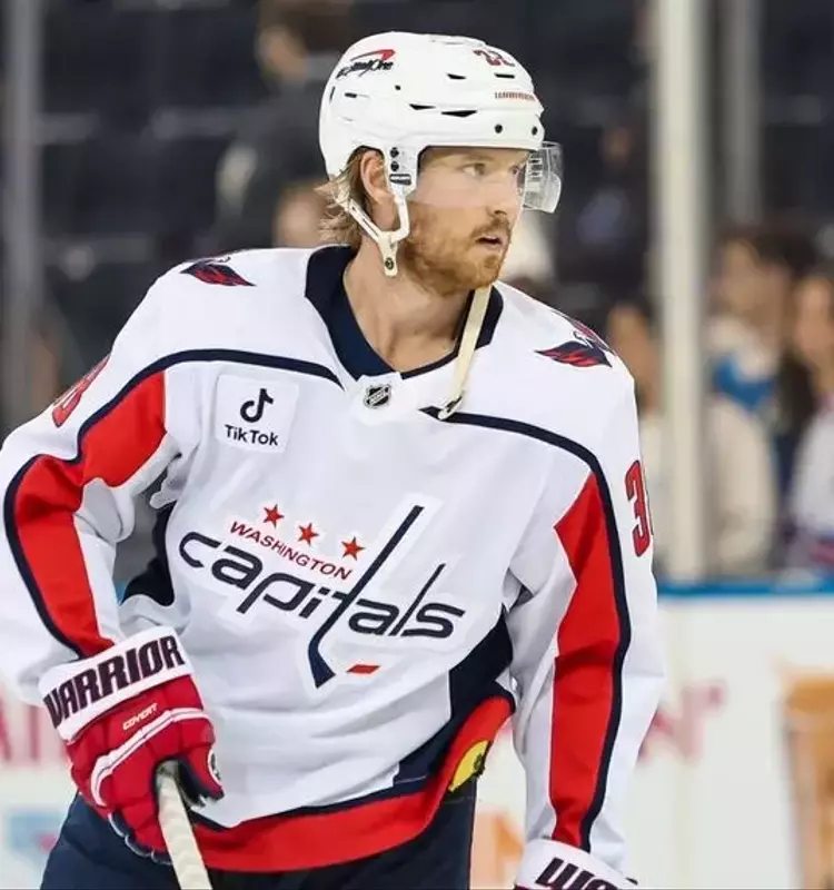 Capitals' Sandin Undergoes ACL Surgery
