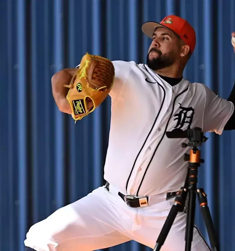 Tigers Reinforce Bullpen with Burch Smith, De Jesus Optioned