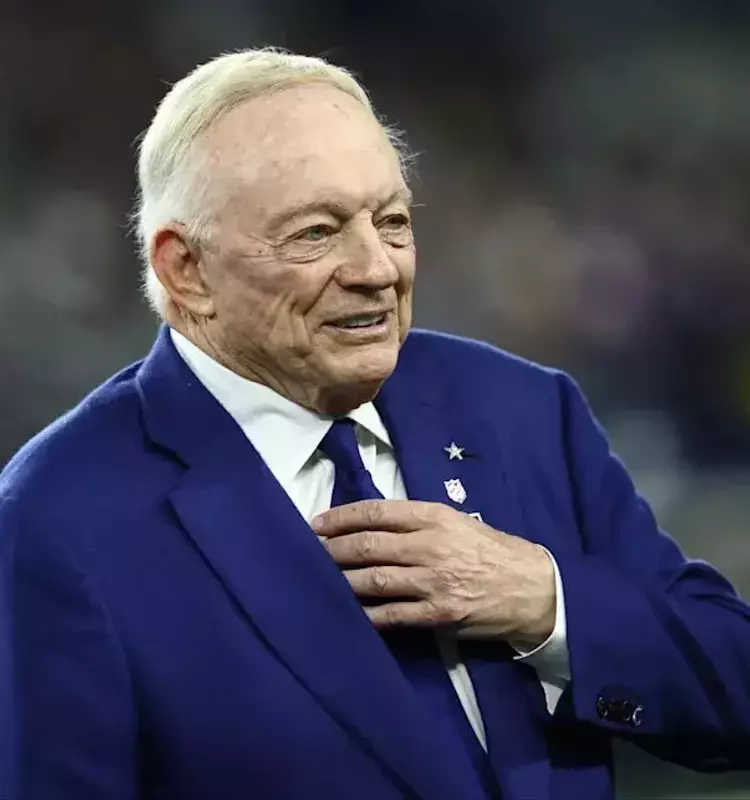 Former President's Unexpected Appearance at Cowboys Press Conference
