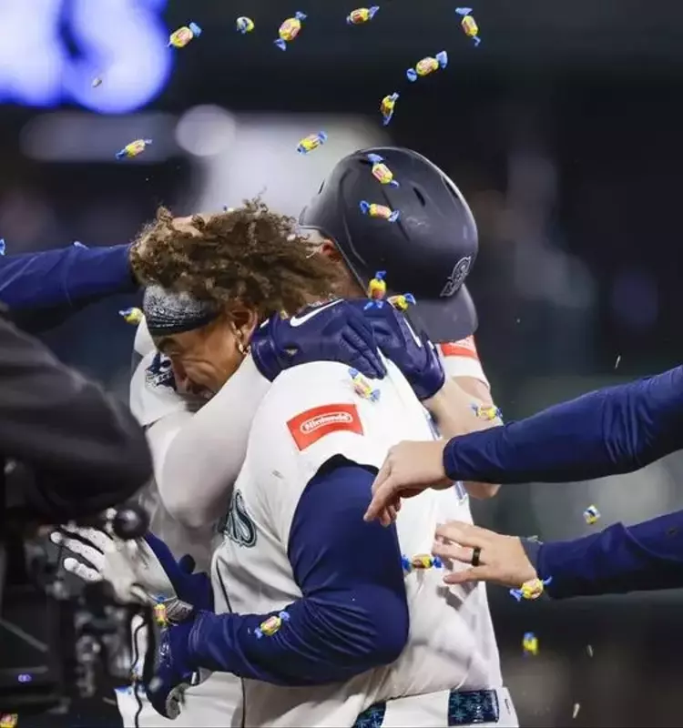 Mariners Secure Walk-Off Victory Against Athletics