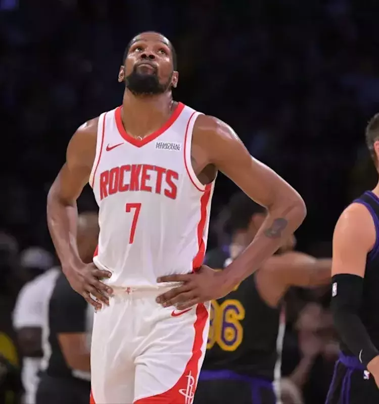 Lakers' Strategic Defense Curbs Durant in Playoff Showdown