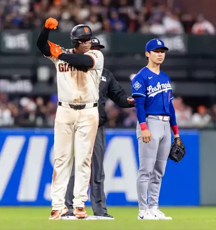 Giants Shut Out Dodgers in Pitching Duel