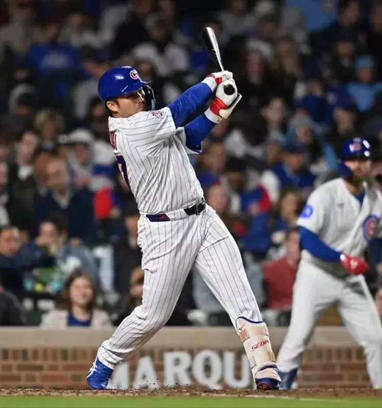Cubs Secure Eighth Consecutive Win with Suzuki's Decisive Homer
