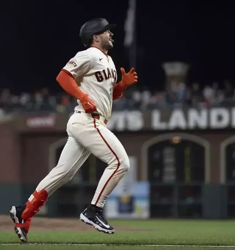 Giants Secure Victory Over Dodgers with Bailey's Decisive Homer