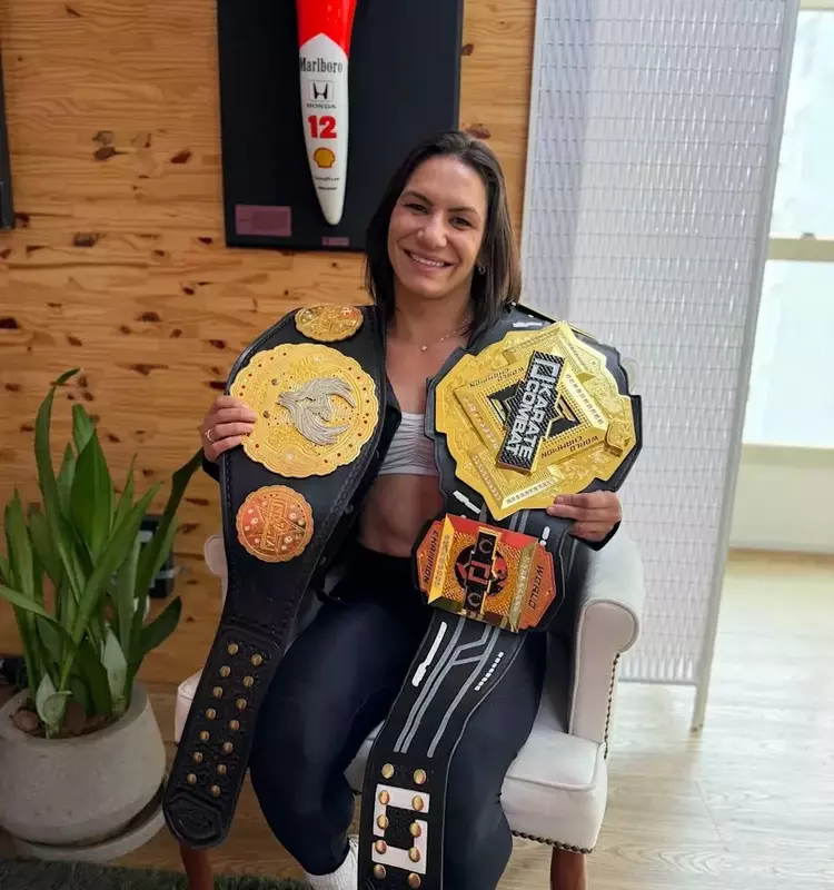 Brazilian MMA Star Elisandra Ferreira Joins PFL, Aims for Strawweight Title