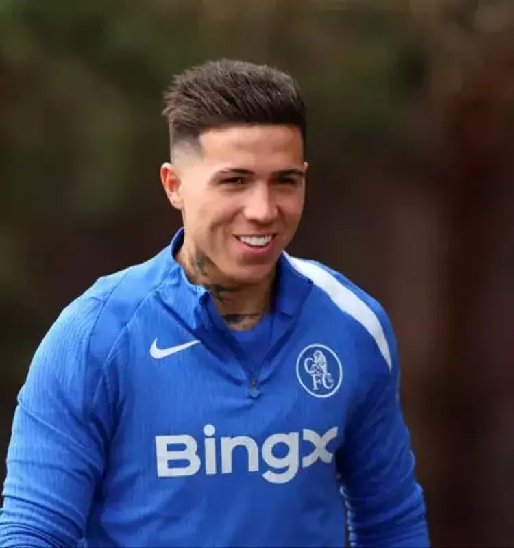 Manchester City Eyes Chelsea's Vice-Captain for Midfield Reinforcement