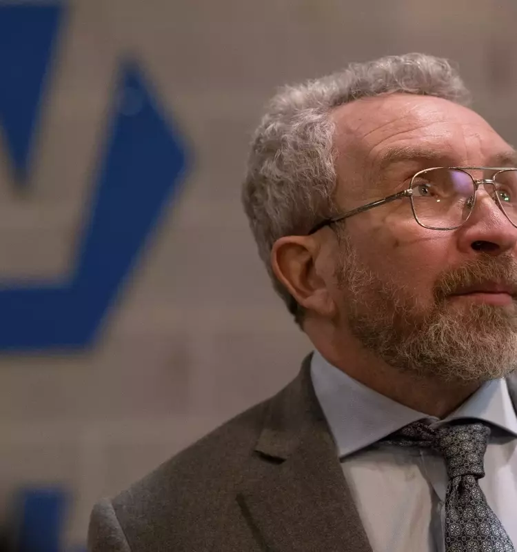 Eddie Marsan Discusses 'No Ordinary Heist,' Political Films, and His Enduring Acting Journey