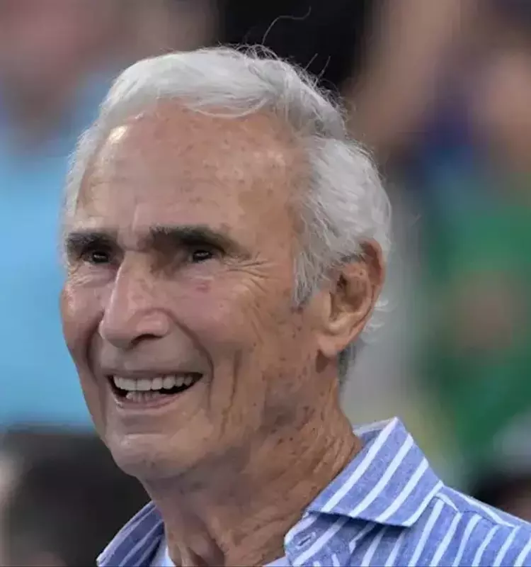 Baseball Digest Lifetime Achievement Award Honors Legendary Pitcher Sandy Koufax