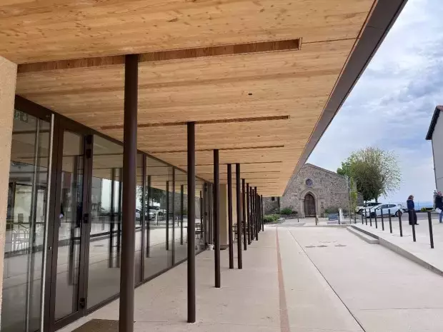 L'architecture contemporaine redéfinit le cœur d'une petite commune de la Haute-Loire