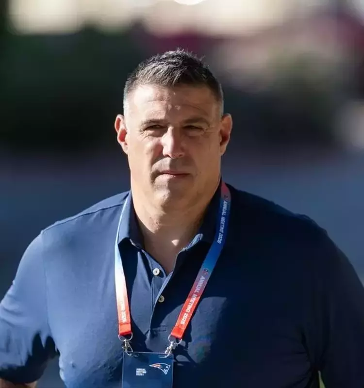 New Photos Emerge of Mike Vrabel and Dianna Russini Intimate in 2020