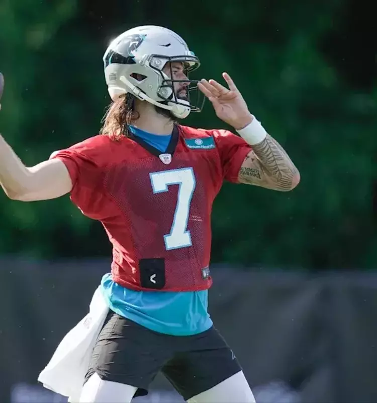 Panthers Re-Sign Veteran Quarterback Ahead of Draft