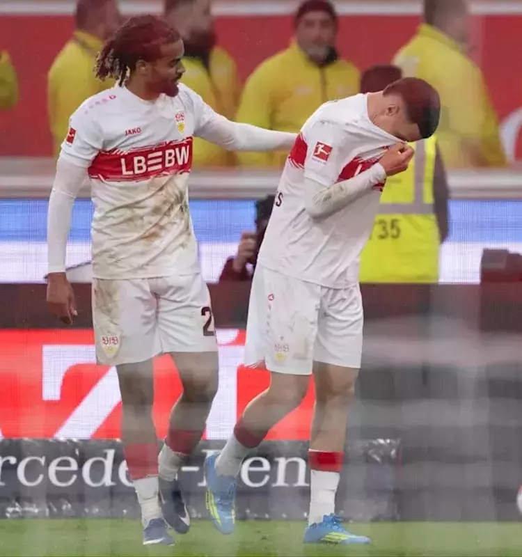 Footballer's Mid-Match Gastric Distress Sparks Amusing Reactions