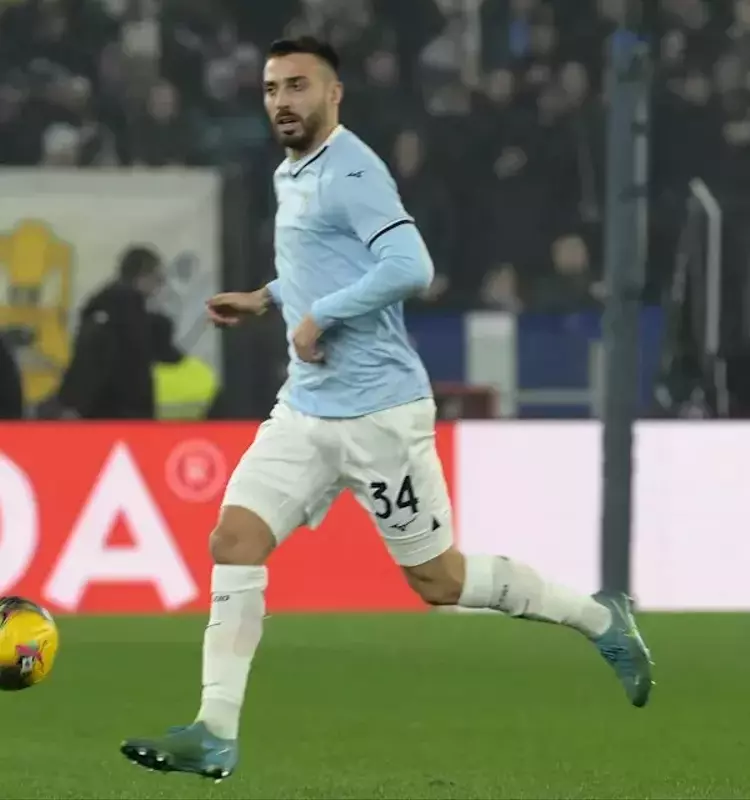 Inter Milan Eyes Defensive Reinforcements: Solet and Gila on Shortlist