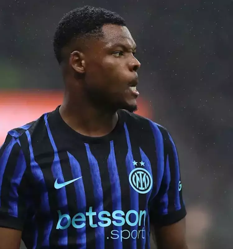 Inter Milan Defender's Agent Change Amid Premier League Ambitions