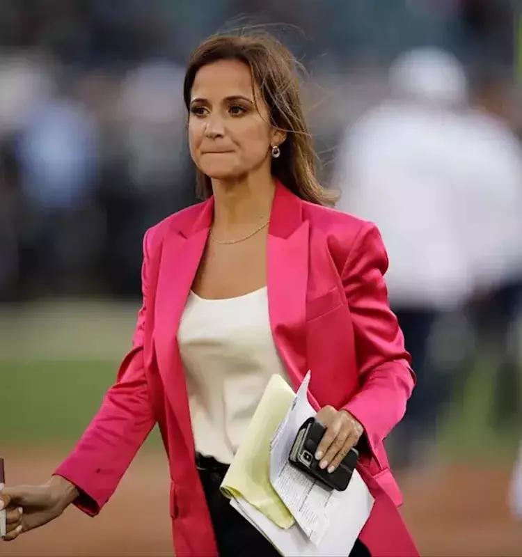 The Double Standard of NFL Insiders: Access, Credibility, and Gender Disparity