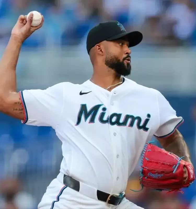 Giants and Marlins Set for Pitching Showdown