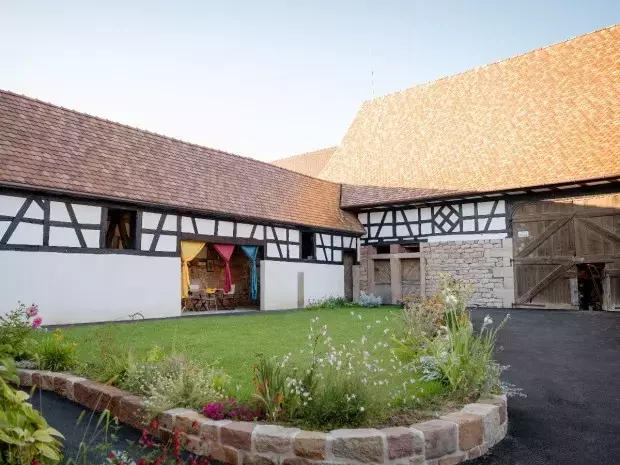 Rénovation d'une Ferme Alsacienne : L'Art du Réemploi du Bois par Charpente Einwiller