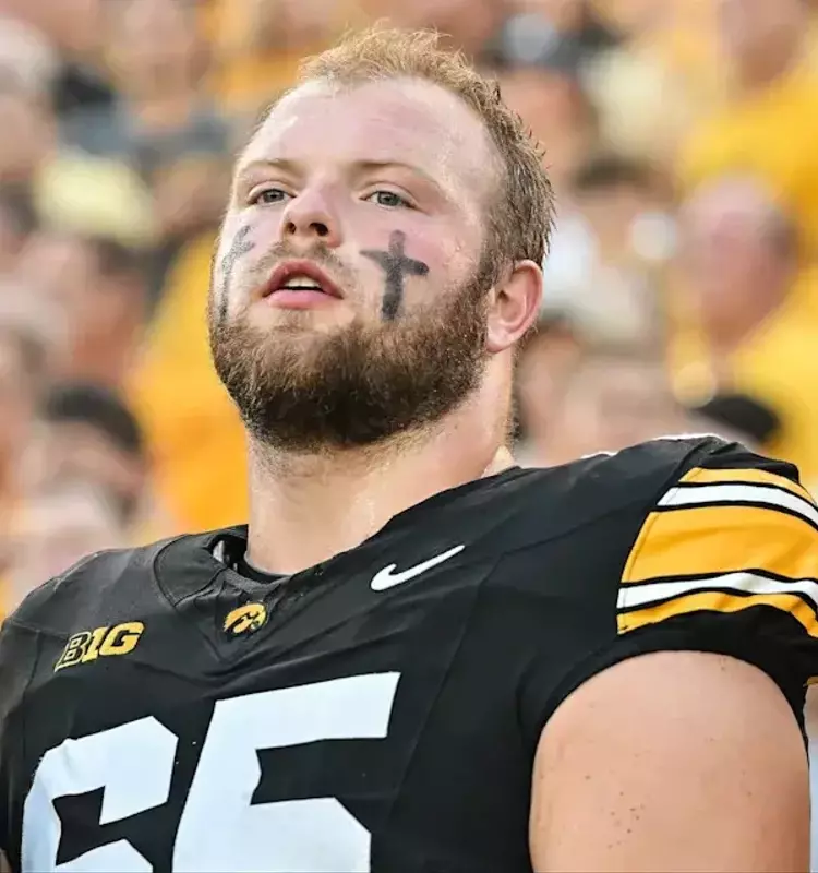 Bears Bolster Offensive Line with Iowa Center Logan Jones in NFL Draft