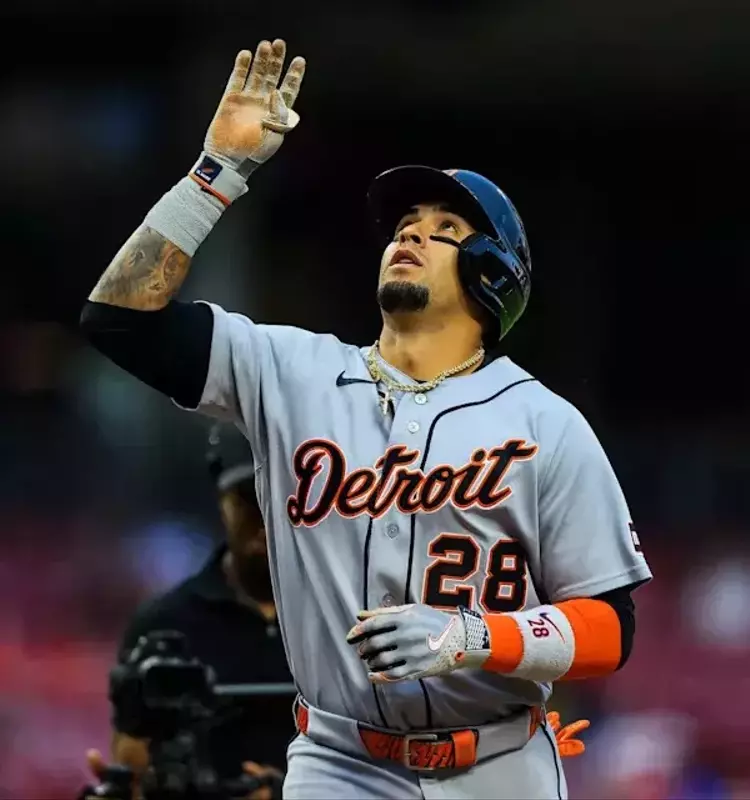 Reds Secure Dramatic Walk-Off Victory Against Tigers in Thrilling Matchup