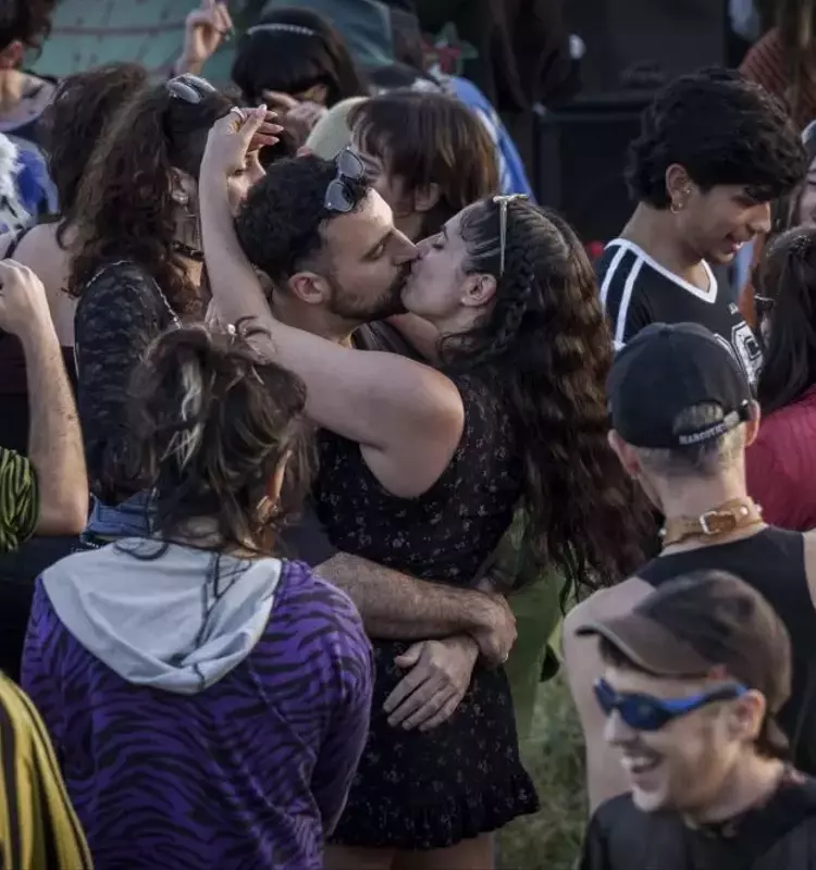 “I Always Sometime”: A Deep Dive into Gentrified Barcelona's Breadline Motherhood