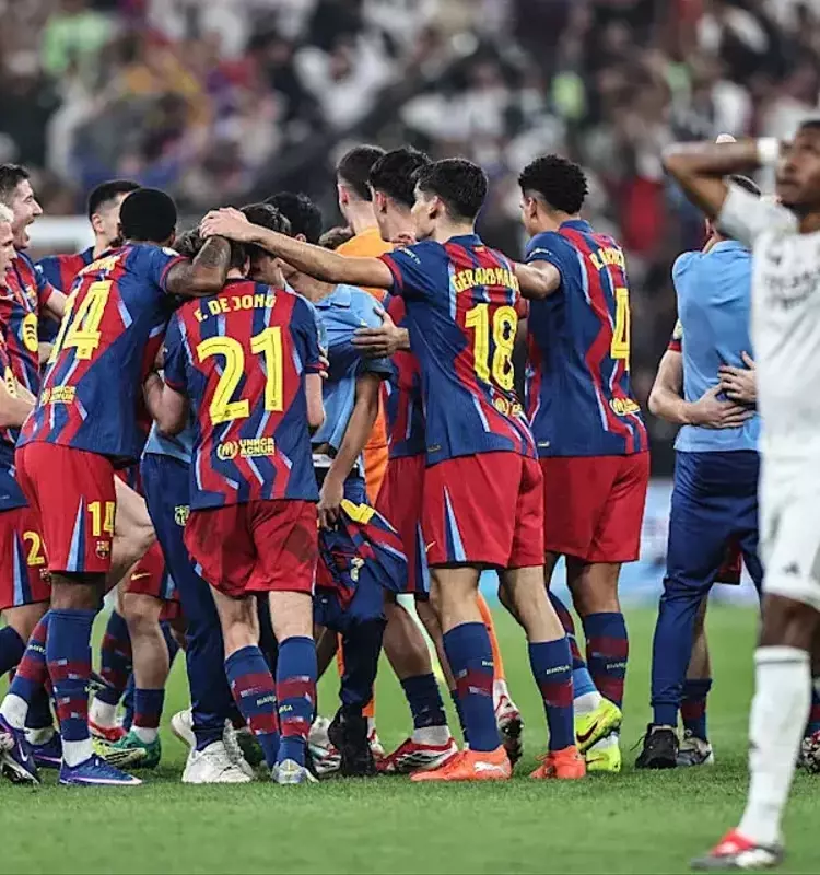 Barcelona on Cusp of La Liga Title, 'El Clásico' Showdown Looms