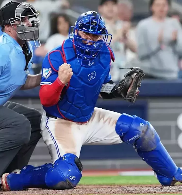 Blue Jays Triumph Over Guardians in Spirited Matchup