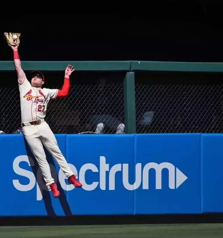 Mariners Edge Cardinals in High-Scoring Thriller