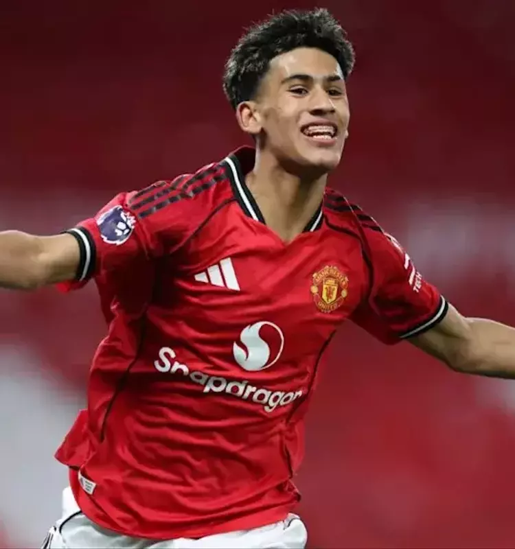 Manchester United's Young Talent JJ Gabriel Joins First-Team Training