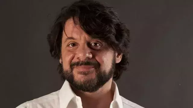 Lillo Petrolo riceve l'onorificenza di Commendatore della Repubblica: dal ragioniere all'attore, un percorso di successo