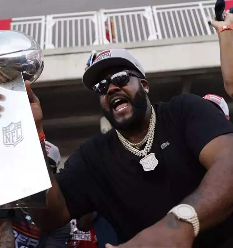 Donovan Smith, Two-Time Super Bowl Champion Offensive Tackle, Retires from NFL