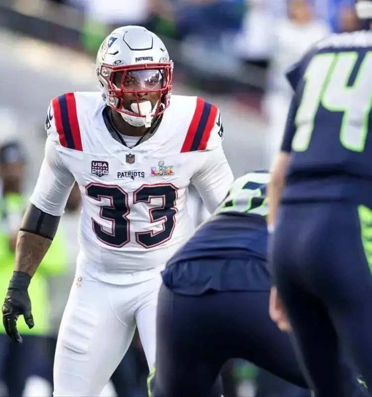 Saints Secure Linebacker Anfernee Jennings in New Deal