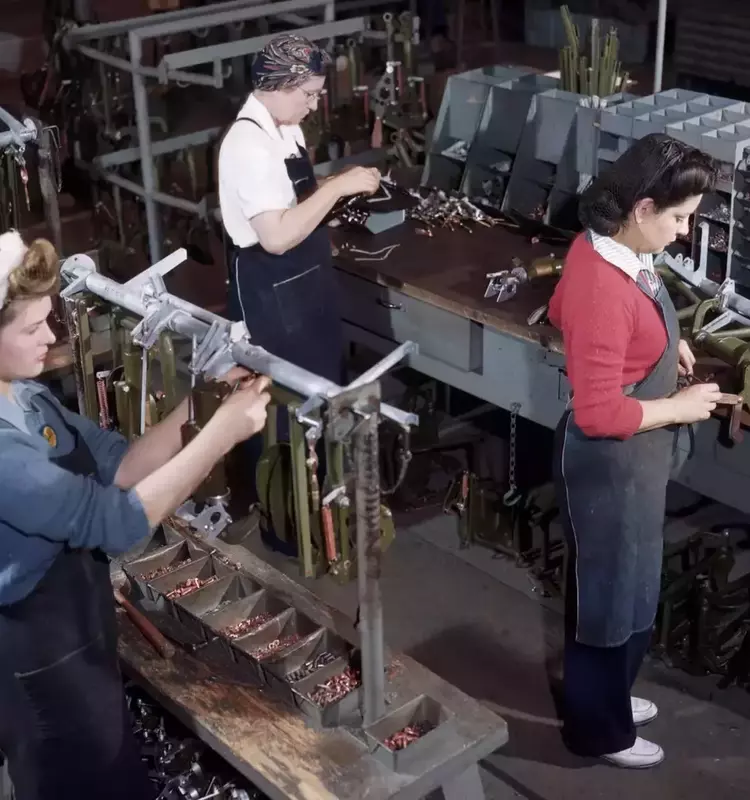 Understanding Efficiency Wages: Theory, Application, and Historical Context