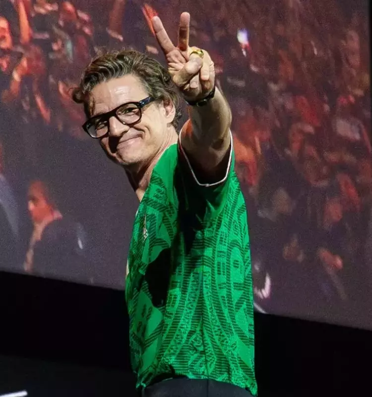 Pedro Pascal's Emotional Moment at "The Mandalorian and Grogu" Mexico Event